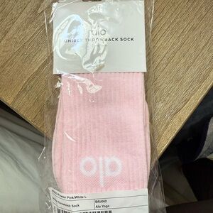 ALO Yoga Unisex Pink Throwback Socks